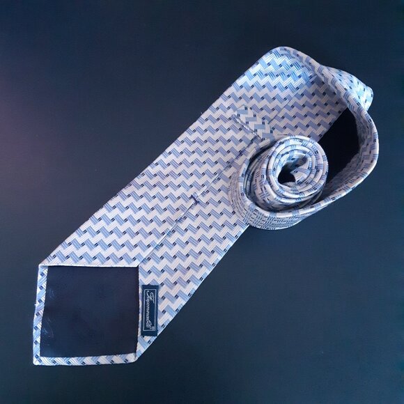 Faconnable 100% Silk Tie, White W/ Light & Navy Blue Geometric Pattern - Picture 3 of 14